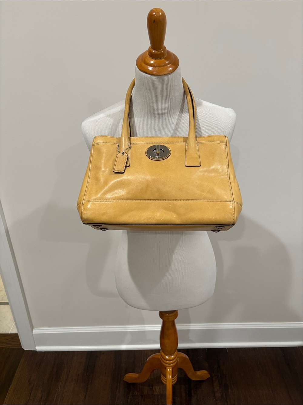 Authentic COACH  Madeline Hampton signature shoulder carryall